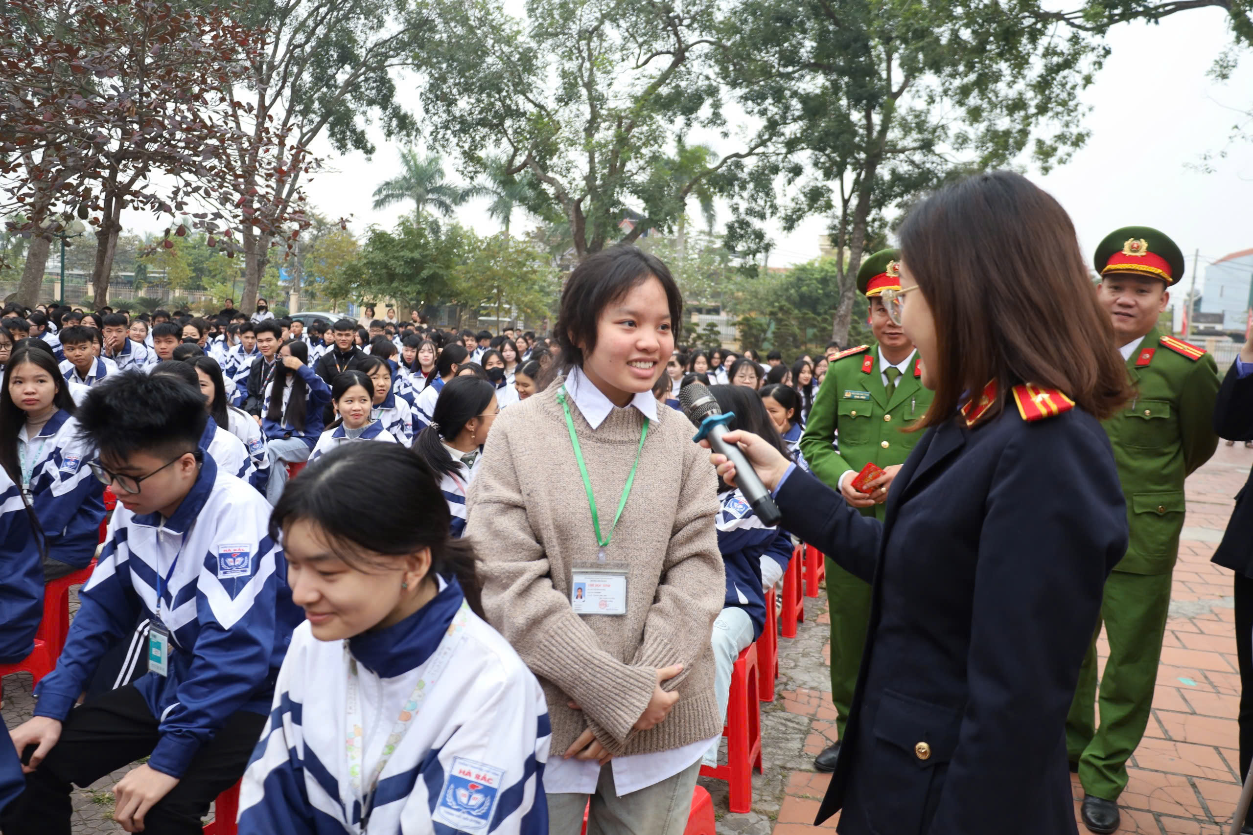 Tuyên truyền phòng chống tác hại của thuốc lá điện tử và phòng ngừa ma tuý học đường tại trường PTTH Hà Bắc